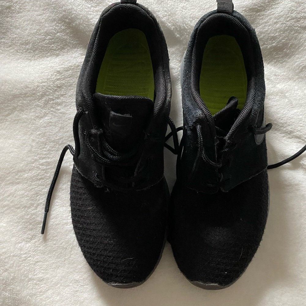 Nike Roshe RUn shoes - Picture 3 of 3